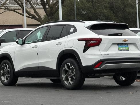 New 2026 Chevrolet Trax LT w/ Driver Confidence Package image 5