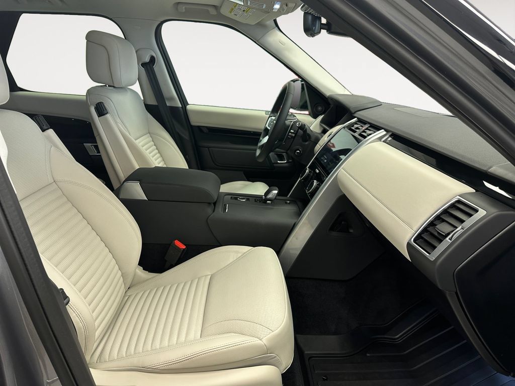 Used 2026 Land Rover Discovery S AWD/4WD image 15