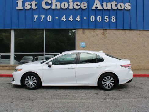 Used 2020 Toyota Camry LE image 5