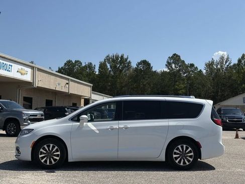 Used 2021 Chrysler Pacifica Touring-L FWD image 10