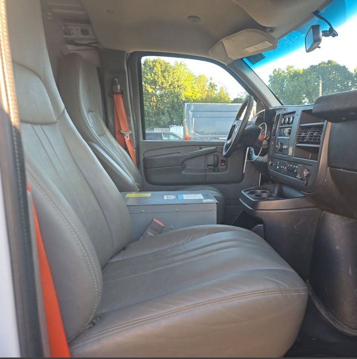 Used 2015 Chevrolet Express 2500 RWD image 5