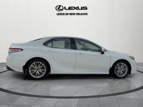 Used 2018 Toyota Camry XLE image 8