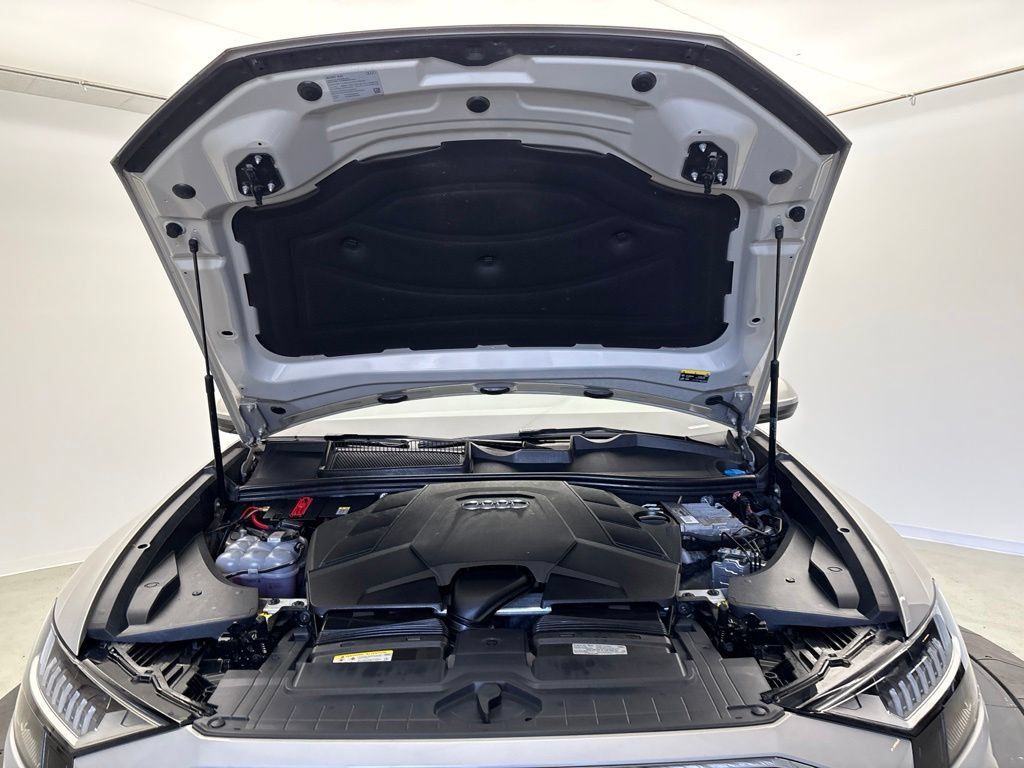 Certified 2023 Audi Q8 Premium AWD/4WD image 12