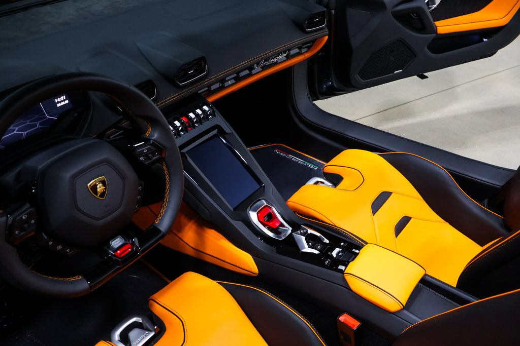 Used 2024 Lamborghini Huracan EVO AWD/4WD image 40