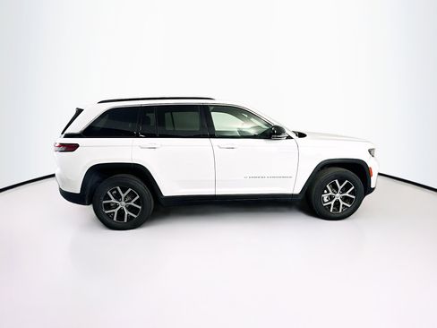 Used 2024 Jeep Grand Cherokee Limited image 10