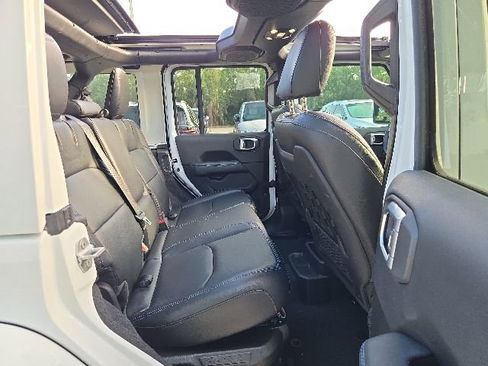 Used 2022 Jeep Wrangler Unlimited Rubicon 4xe w/ Steel Bumper Group AWD/4WD image 11