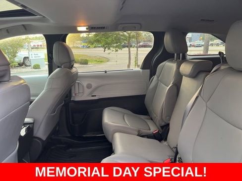 Used 2025 Toyota Sienna XLE FWD image 12