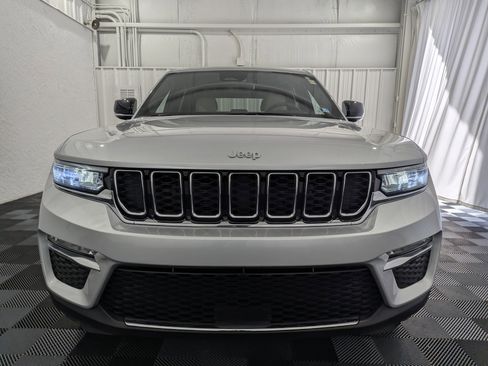 Used 2024 Jeep Grand Cherokee Limited image 4