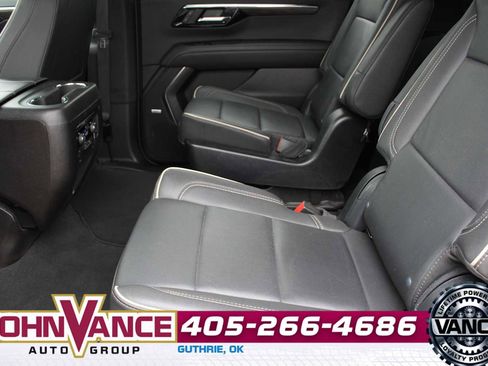 Used 2025 Chevrolet Suburban Premier AWD/4WD image 25
