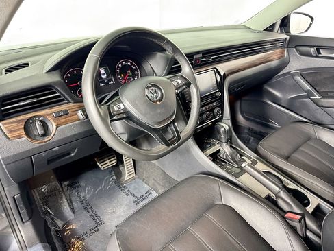 Used 2022 Volkswagen Passat 2.0T image 9