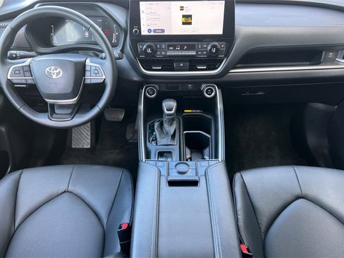 Certified 2025 Toyota Grand Highlander AWD image 15