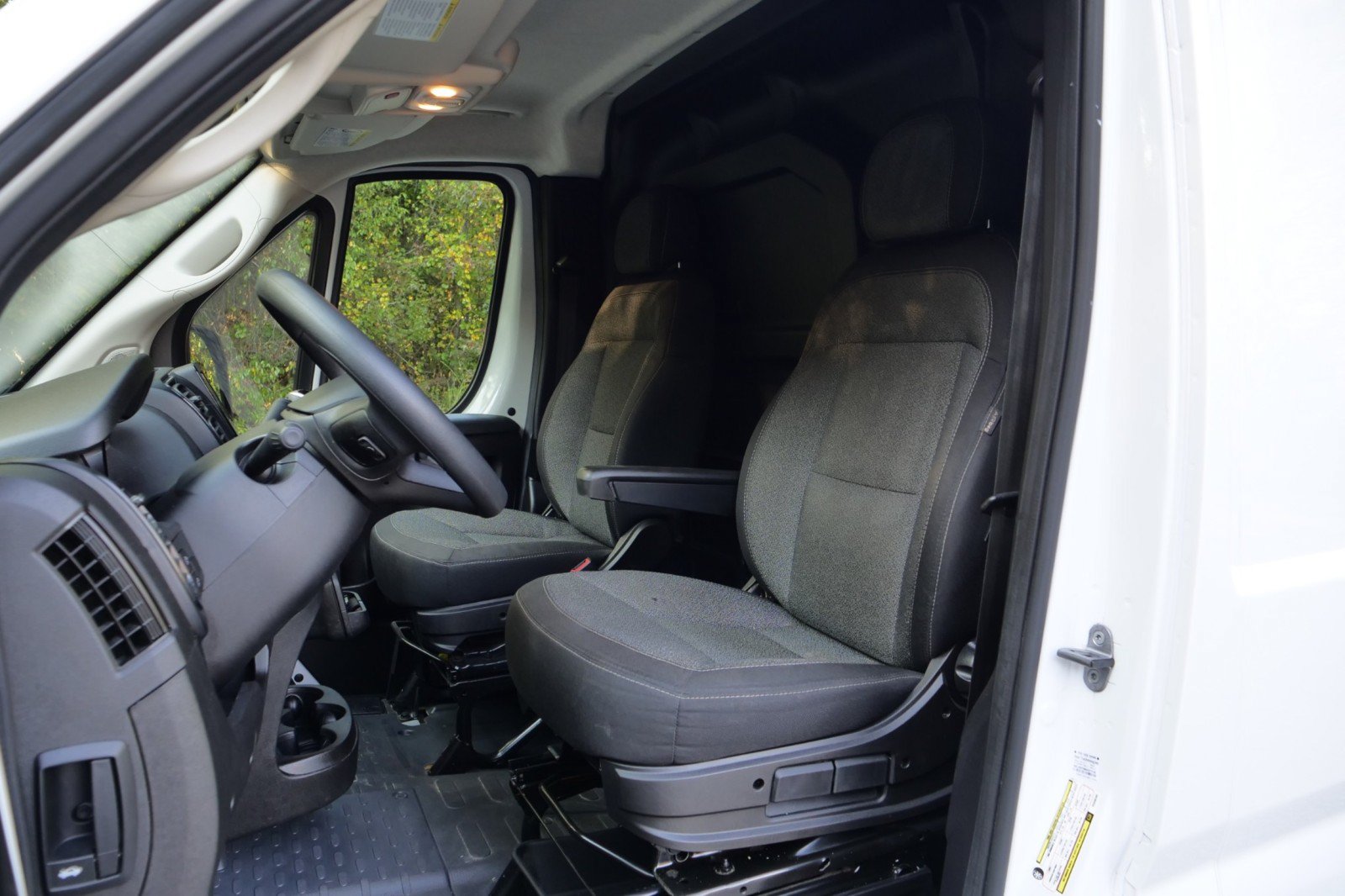 Used 2023 RAM ProMaster 2500 w/ Convenience Group FWD image 3
