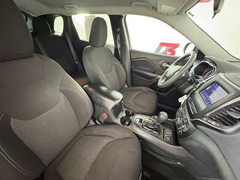 Used 2020 Jeep Cherokee Latitude FWD image 28