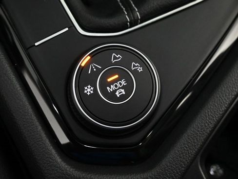 Certified 2022 Volkswagen Taos SEL w/ Panoramic Sunroof Package image 28