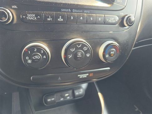 Used 2015 Kia Soul image 28