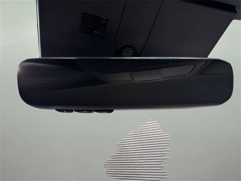 Used 2025 Genesis G70 2.5T image 25