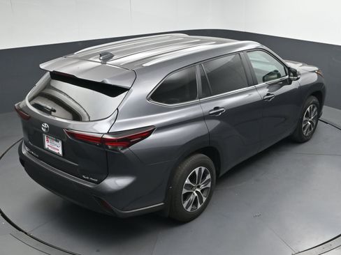 Certified 2024 Toyota Highlander XLE image 36