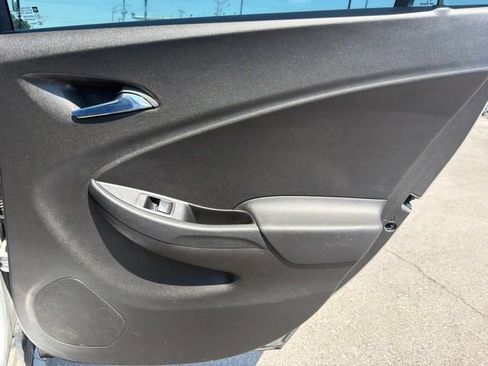 Used 2017 Chevrolet Volt Premier w/ Driver Confidence Package FWD image 12