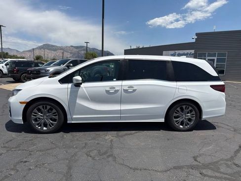 Used 2025 Honda Odyssey Touring image 13