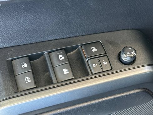 Used 2020 Toyota Tacoma TRD Sport w/ TRD Premium Sport Package AWD/4WD image 18