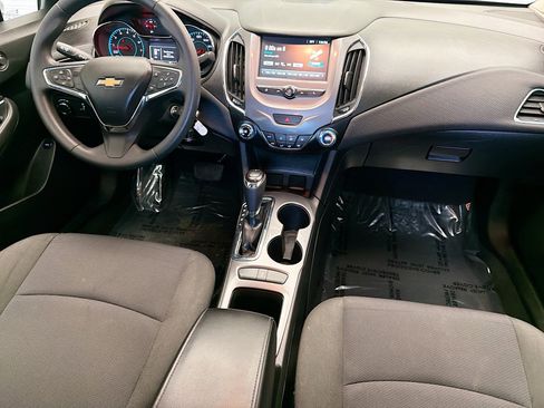 Used 2018 Chevrolet Cruze LT image 12