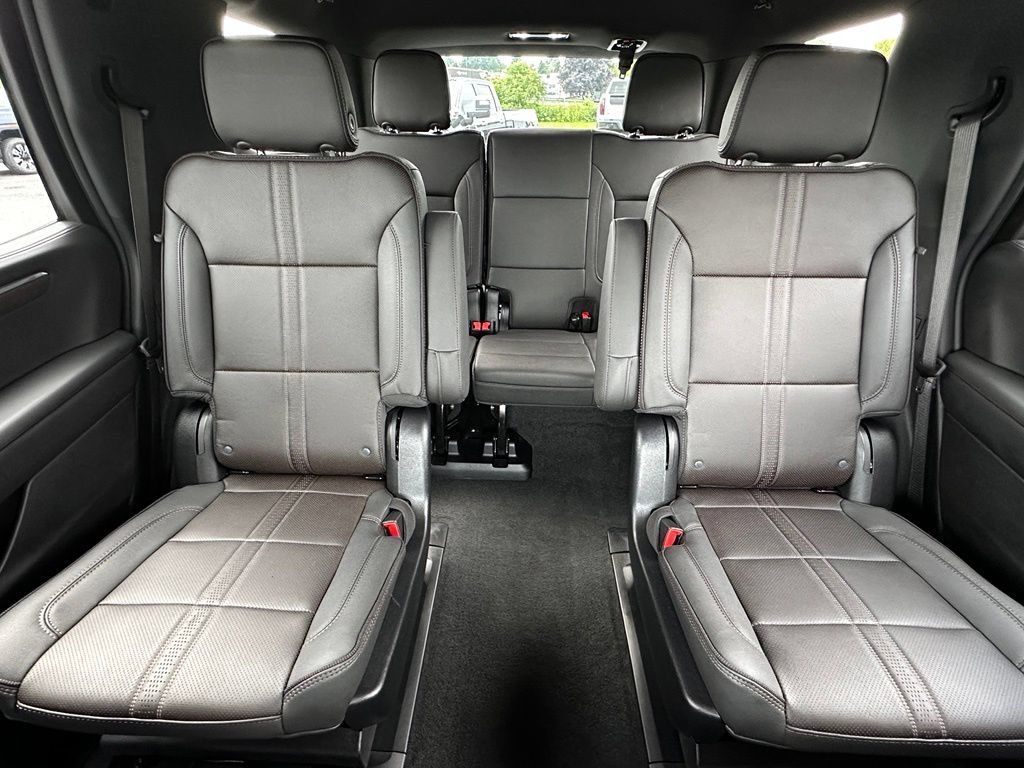 Certified 2025 Chevrolet Tahoe High Country AWD/4WD image 29