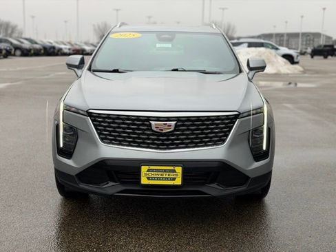 Used 2025 Cadillac XT4 Premium Luxury image 2