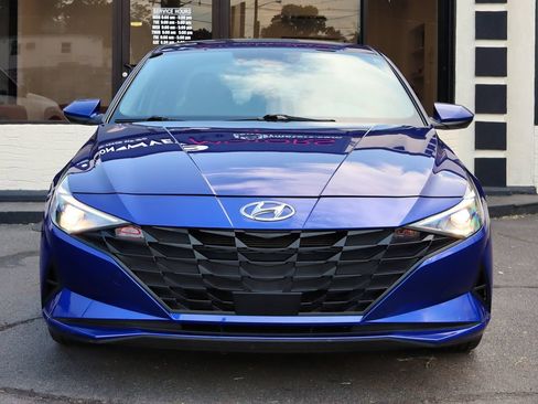 Used 2023 Hyundai Elantra SEL w/ Convenience Package FWD image 3