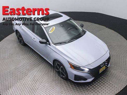 Used 2023 Nissan Altima 2.5 SR AWD/4WD image 3