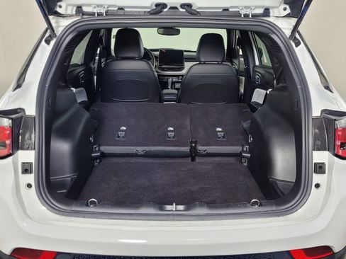 Used 2024 Jeep Compass Latitude image 10