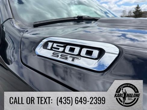 Used 2025 RAM 1500 Laramie AWD/4WD image 11