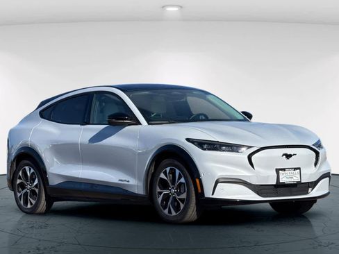 Used 2023 Ford Mustang Mach-E Premium image 5