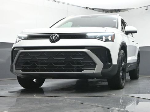 Used 2025 Volkswagen Taos SE image 32