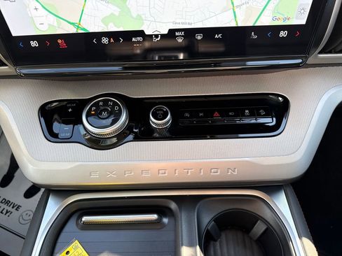 Used 2025 Ford Expedition Active image 23