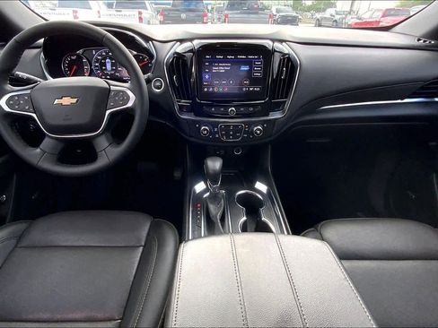 Used 2023 Chevrolet Traverse High Country FWD image 16
