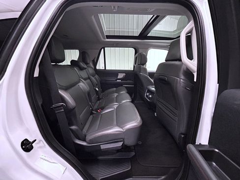 Used 2025 Ford Expedition Active AWD/4WD image 18