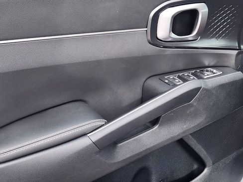 Used 2022 Kia Sorento LX image 8