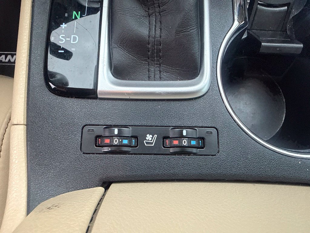 Used 2019 Toyota Highlander Limited FWD image 27