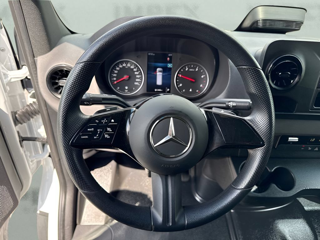 Used 2025 Mercedes-Benz Sprinter 2500 image 13