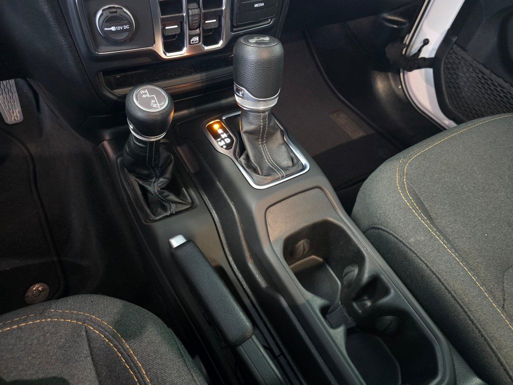 Used 2025 Jeep Wrangler Unlimited Sahara AWD/4WD image 29