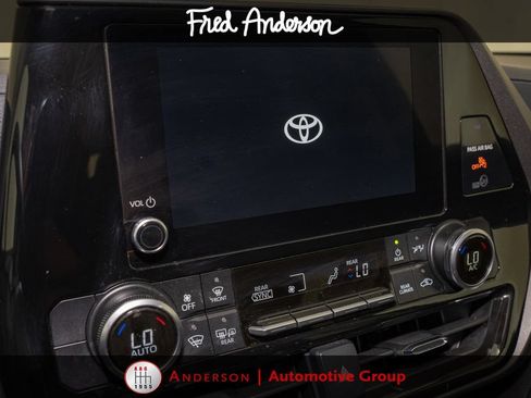 Used 2025 Toyota Highlander LE FWD image 14