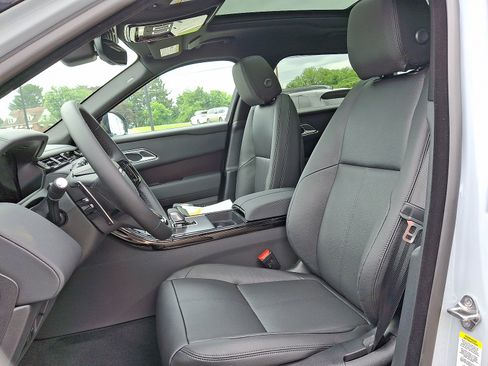 Certified 2026 Land Rover Range Rover Velar Dynamic SE image 3