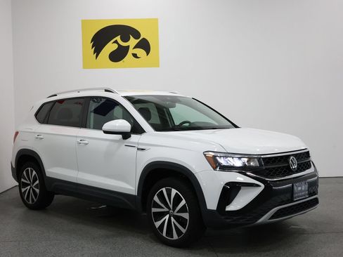 Used 2023 Volkswagen Taos SE FWD image 6