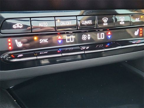 Used 2021 Buick Envision Essence w/ Sport Touring Package image 28