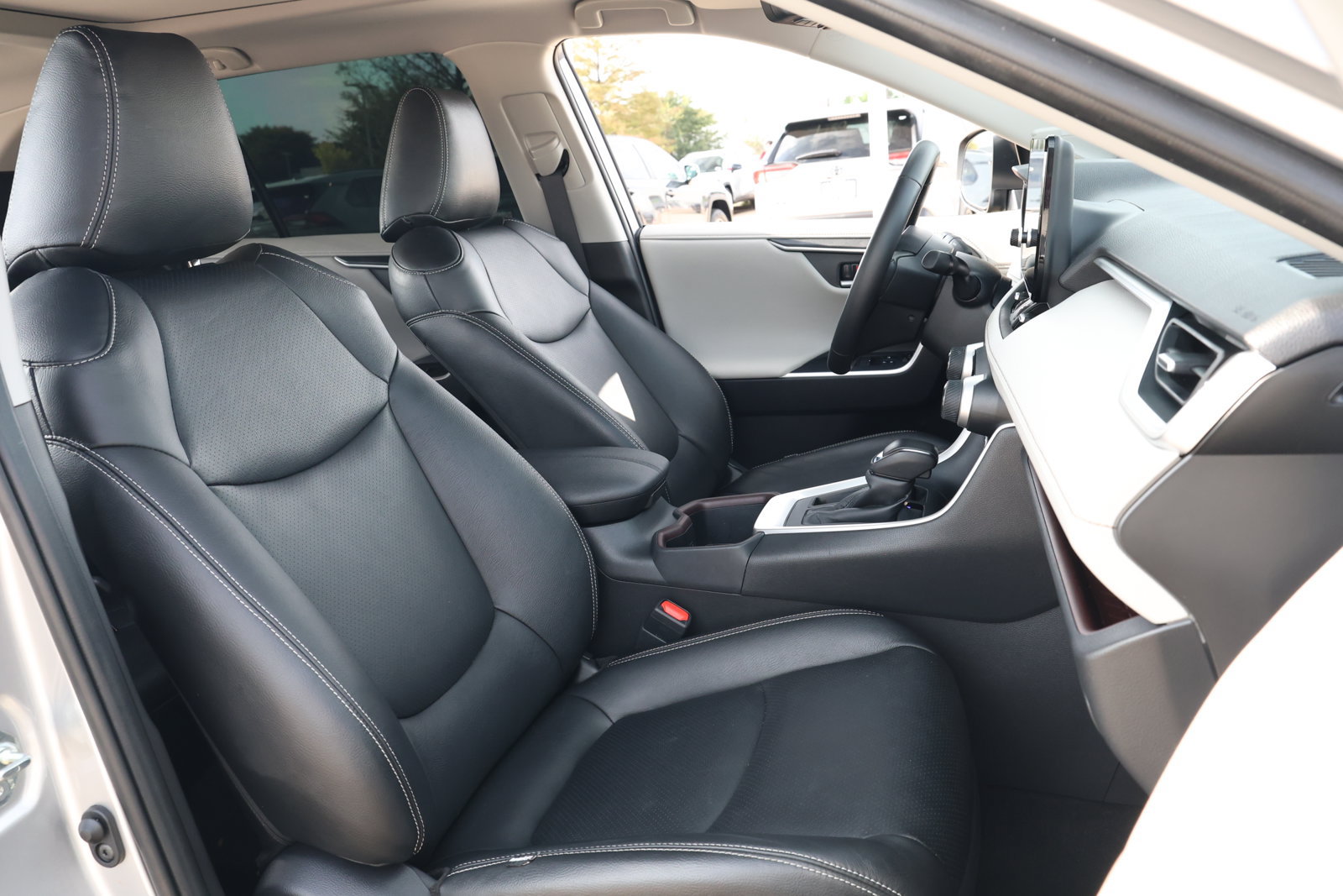 Used 2025 Toyota RAV4 Limited w/ Advanced Technology Package FWD image 32