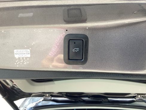 Used 2019 Toyota Highlander XLE image 15