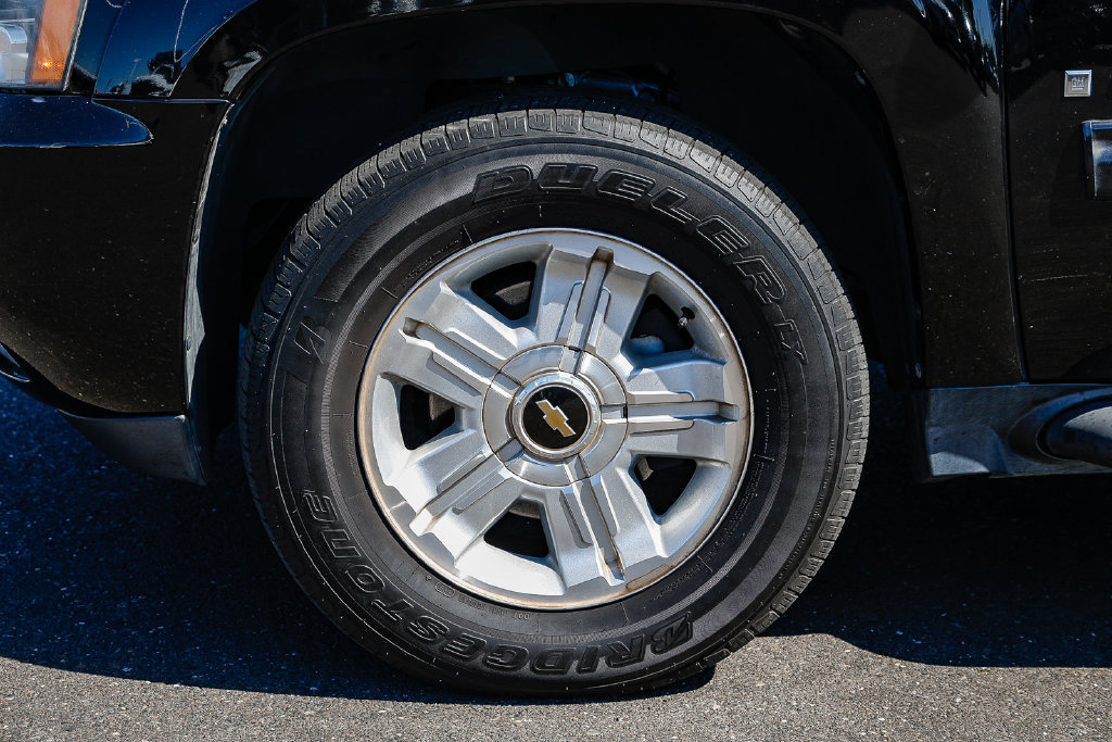 Used 2009 Chevrolet Avalanche LT w/ Suspension Package, Off-Road AWD/4WD image 7
