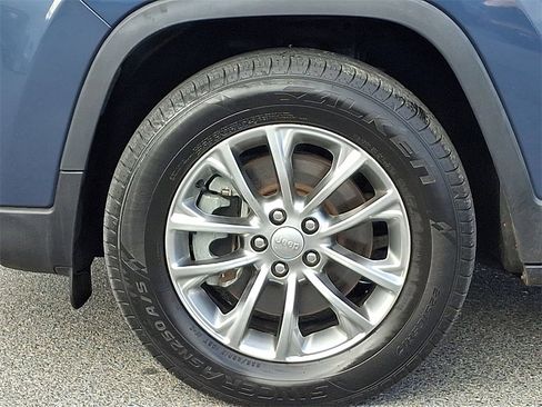 Used 2021 Jeep Cherokee Latitude Lux w/ Comfort/Convenience Group image 10