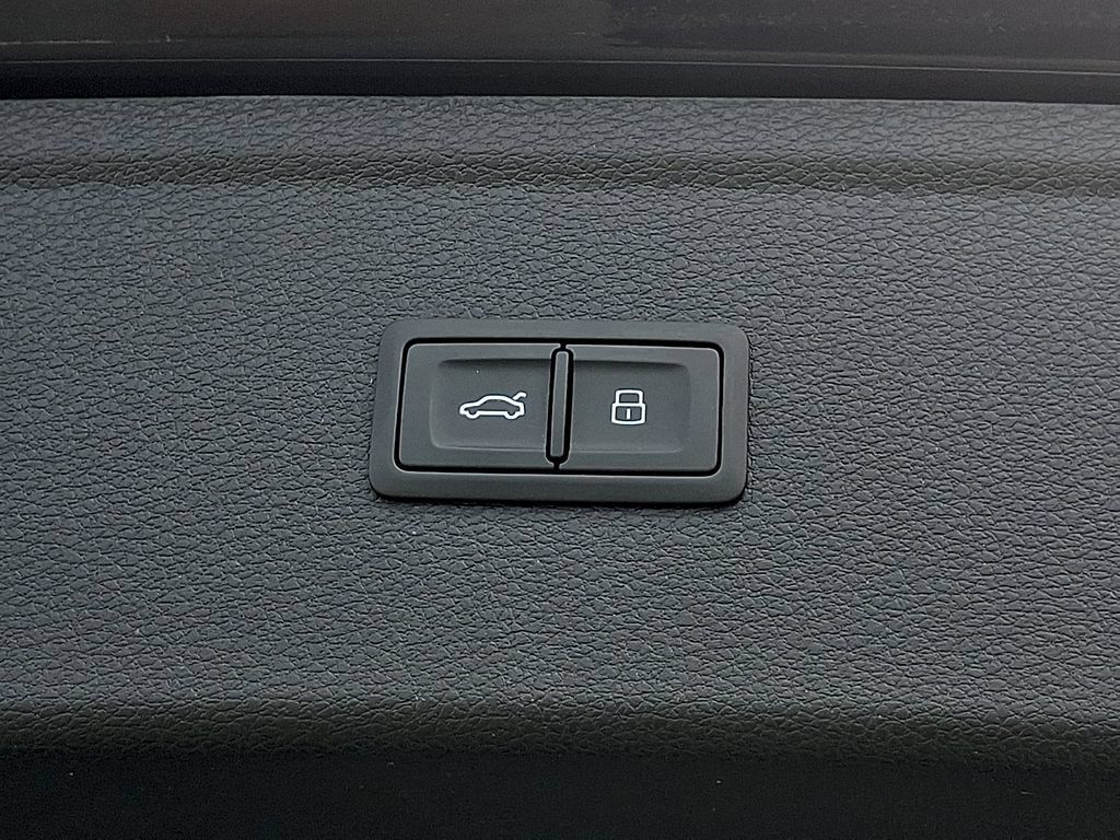 Used 2019 Audi SQ5 Premium Plus AWD/4WD image 28