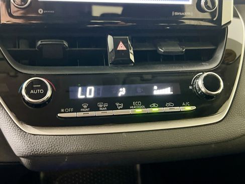 Used 2021 Toyota Corolla LE w/ LE Convenience Package FWD image 26